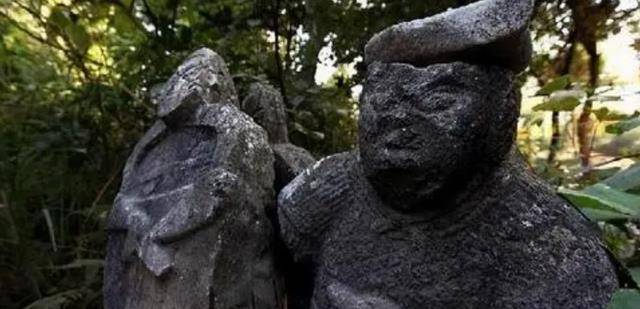 2010年,湖南永州暴雨,土中冲出奇异雕塑,专家:规模超过兵马俑