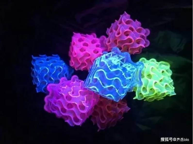 由红色到近红外的高发光力致变色材料
