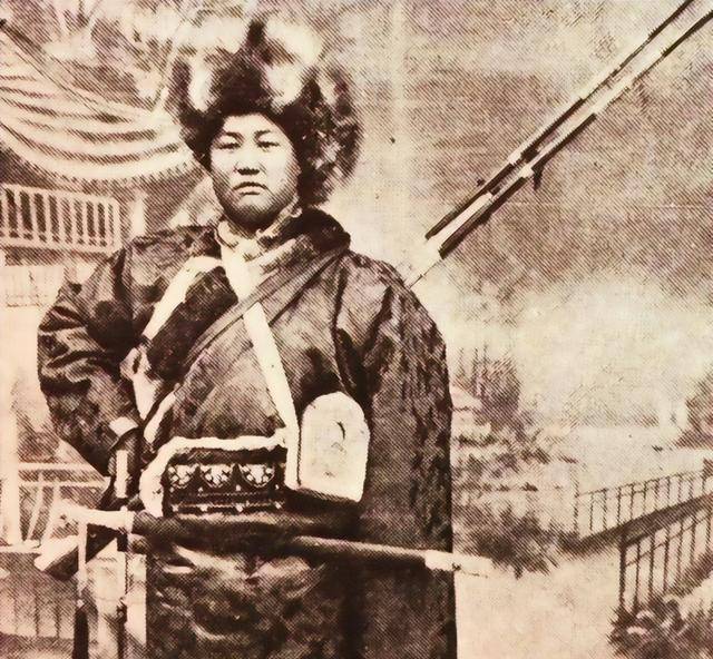弟弟是活佛,抗战时捐30架飞机,任甘肃副省长_马麒_拉卜楞寺_部队