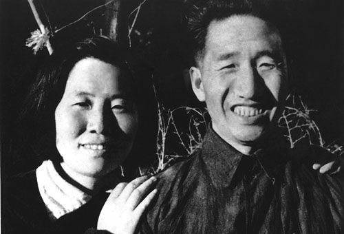 1986年将帅合影,当过大军区司令,也乖乖站后排,老帅端坐c位