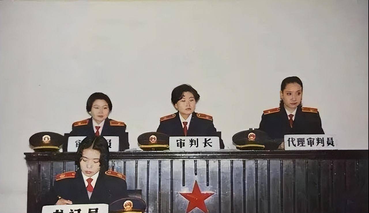 于是,相关部门将杜海山叫了过来,详细询问他的妻子为何诉讼离婚的前因