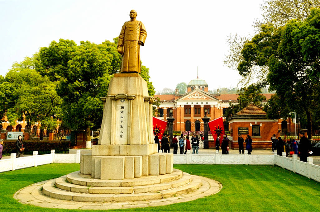 上图:武汉市辛亥革命武昌起义纪念馆(中华民国鄂军都督府旧址).