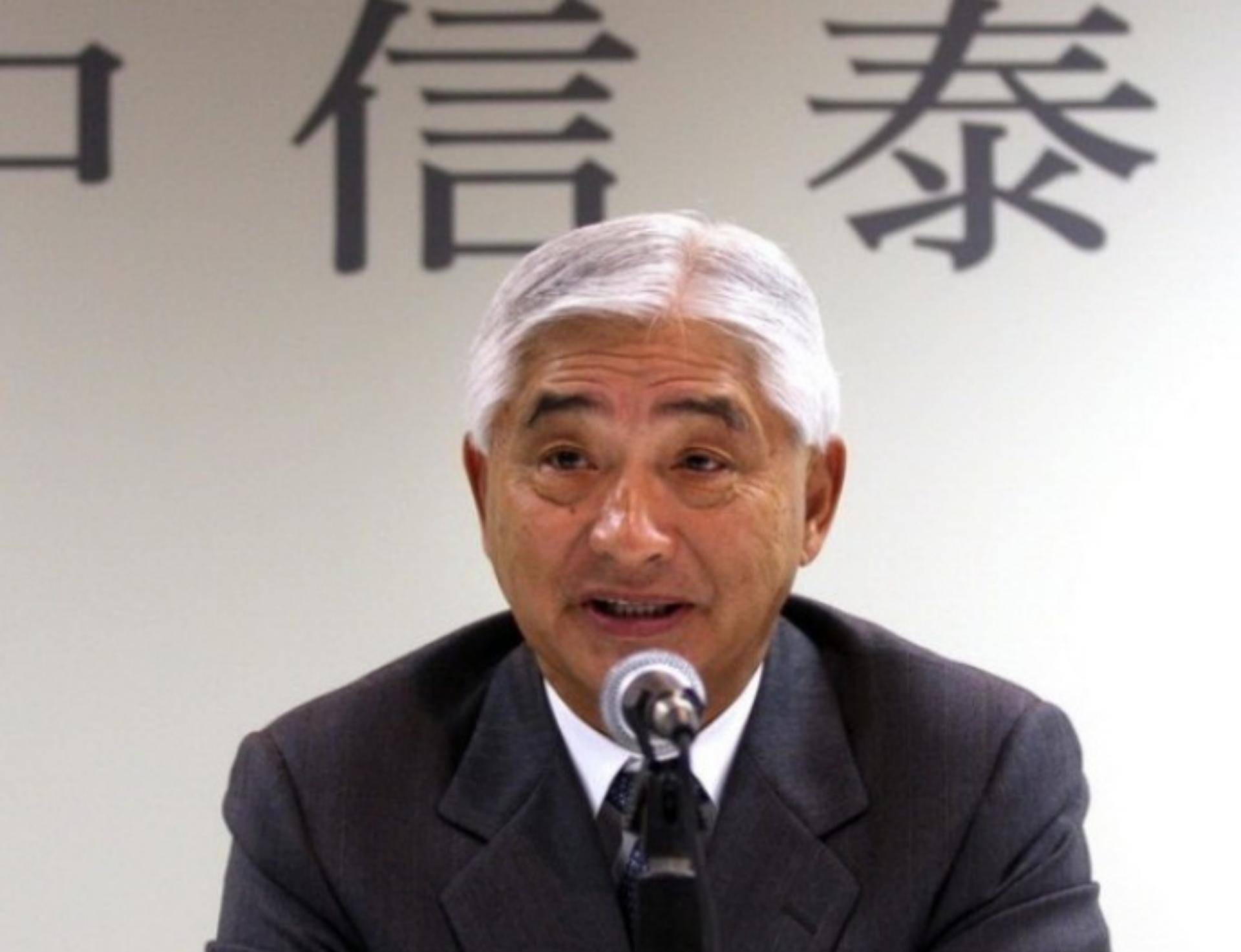 荣智健2008年中信泰富在澳洲投掷了巨额资金的矿业项目,为了对冲风险