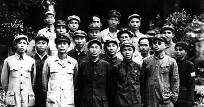 86年韩先楚病危,去世前交给儿子一把抽屉钥匙:这里有我全部财产