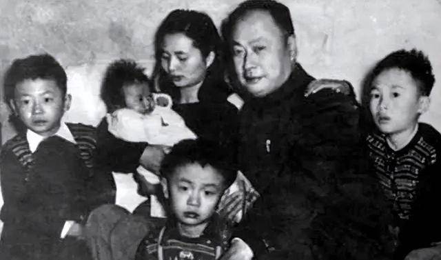 陈小鲁临终事宜早有交代:按自己意愿尊严死,却因突发疾病未启用