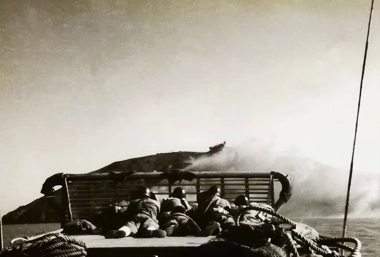 于是,一个组织陆,海,空三军解放浙江沿海敌占岛屿的重大战役行动在他