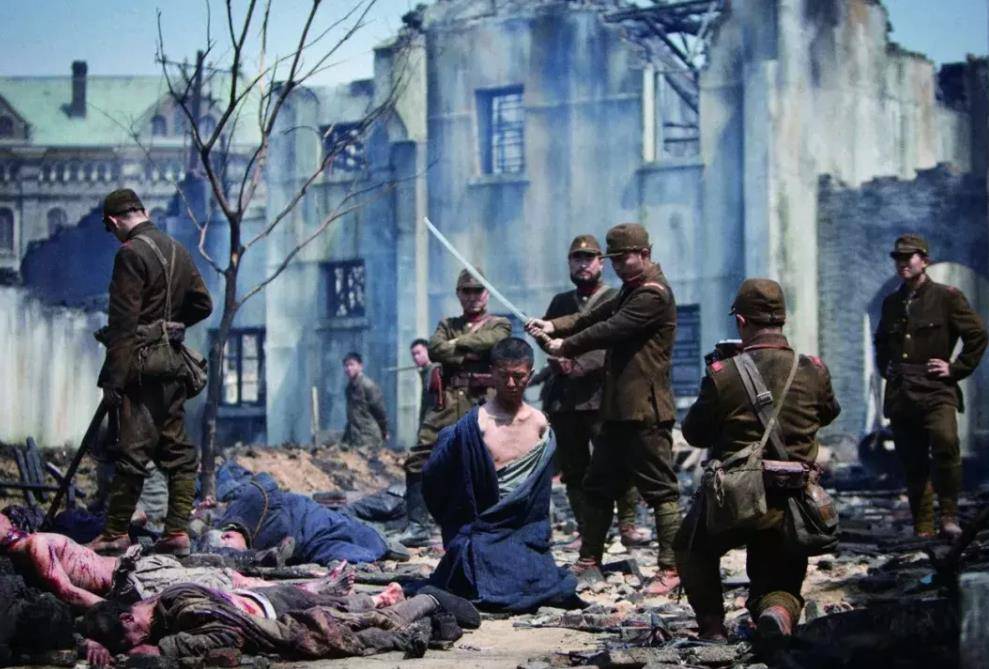 邱清泉指挥教导总队与日军在南京展开了殊死搏斗,在南京沦陷后也是