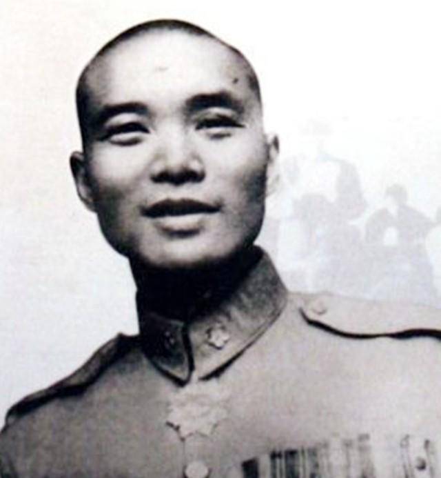 沈醉仰天长叹,自己千不该万不该,竟然小瞧了卢汉这最后一位"云南王"