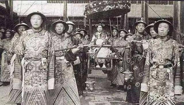 揭秘旧社会太监真相:净身,遭受虐待,逛青楼,晚年凄凉