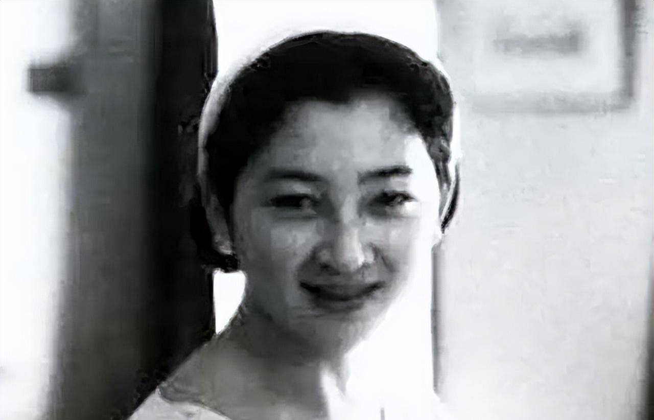 蒋纬国来找戴季陶求证身世,戴拿来镜子站在他身前:你觉得像谁?