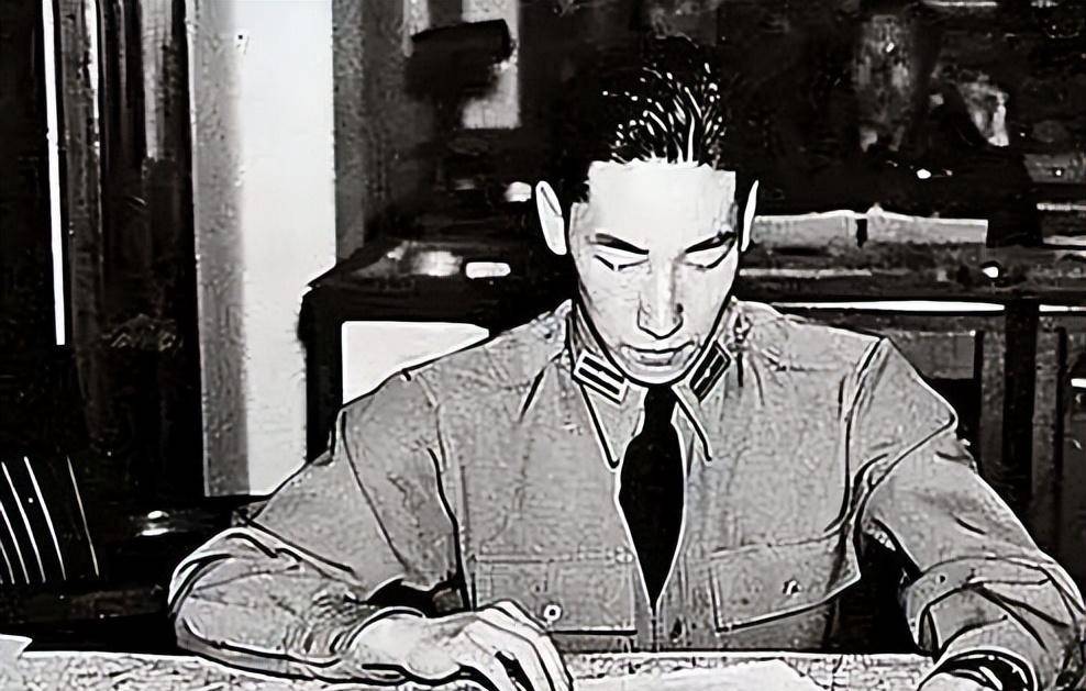 蒋纬国来找戴季陶求证身世,戴拿来镜子站在他身前:你觉得像谁?