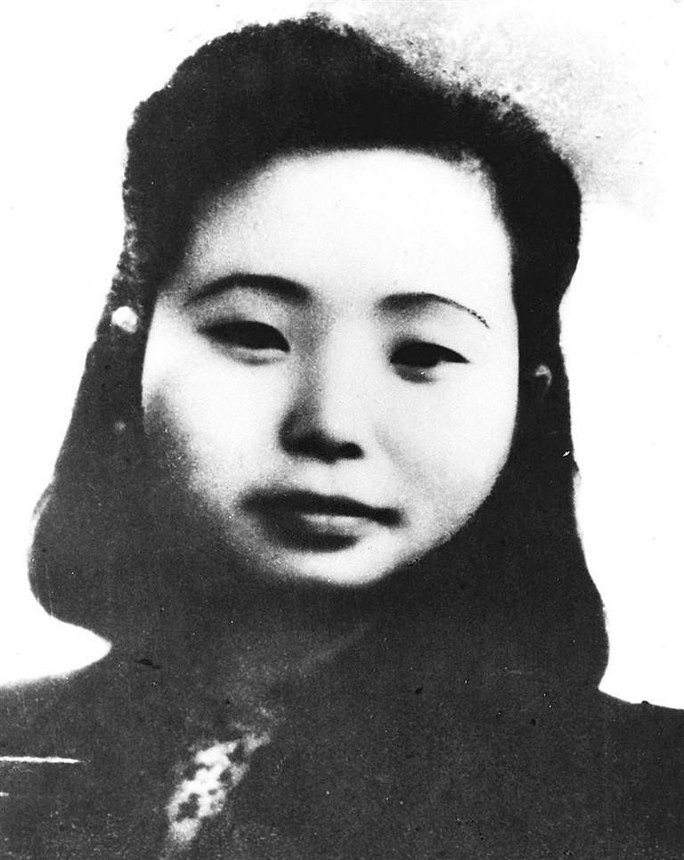 视死如归;她是我们家喻户晓的革命女英雄,是中国追认的女烈士,名垂