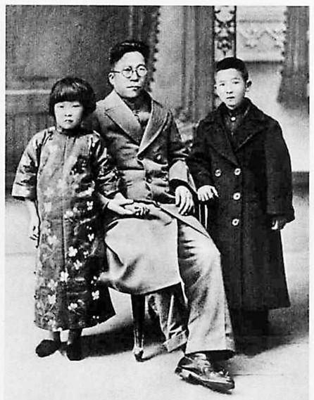 杨虎城看到一座坟墓的刻字,感慨自己必然死在这里_蒋介石_谢葆真_一家