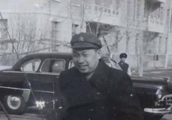 1947年4月,调任一纵担任司令员,开始打大兵团城市攻坚战,像三战四平