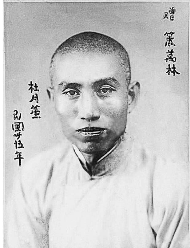 他曾是只手遮天的大佬,5个老婆,10个子女,后逃到香港63岁病逝