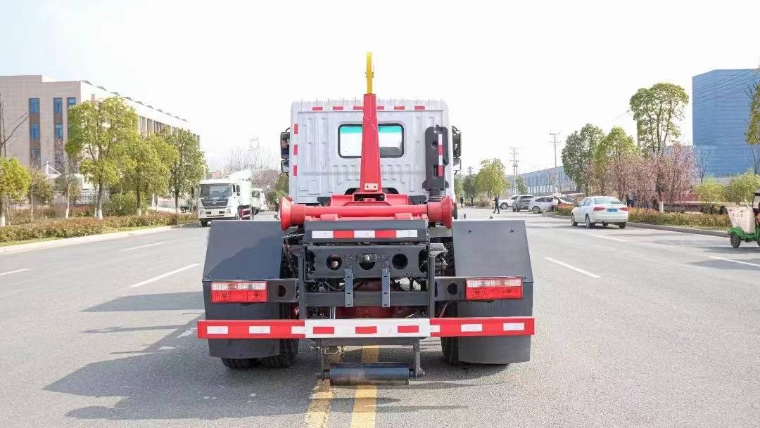 东风多利卡d9勾臂垃圾车(10-16方)