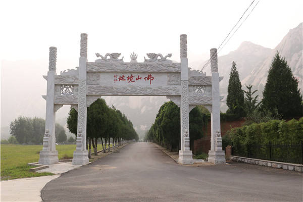 北京佛山陵园是在昌平吗?环境好吗?交通便利吗?