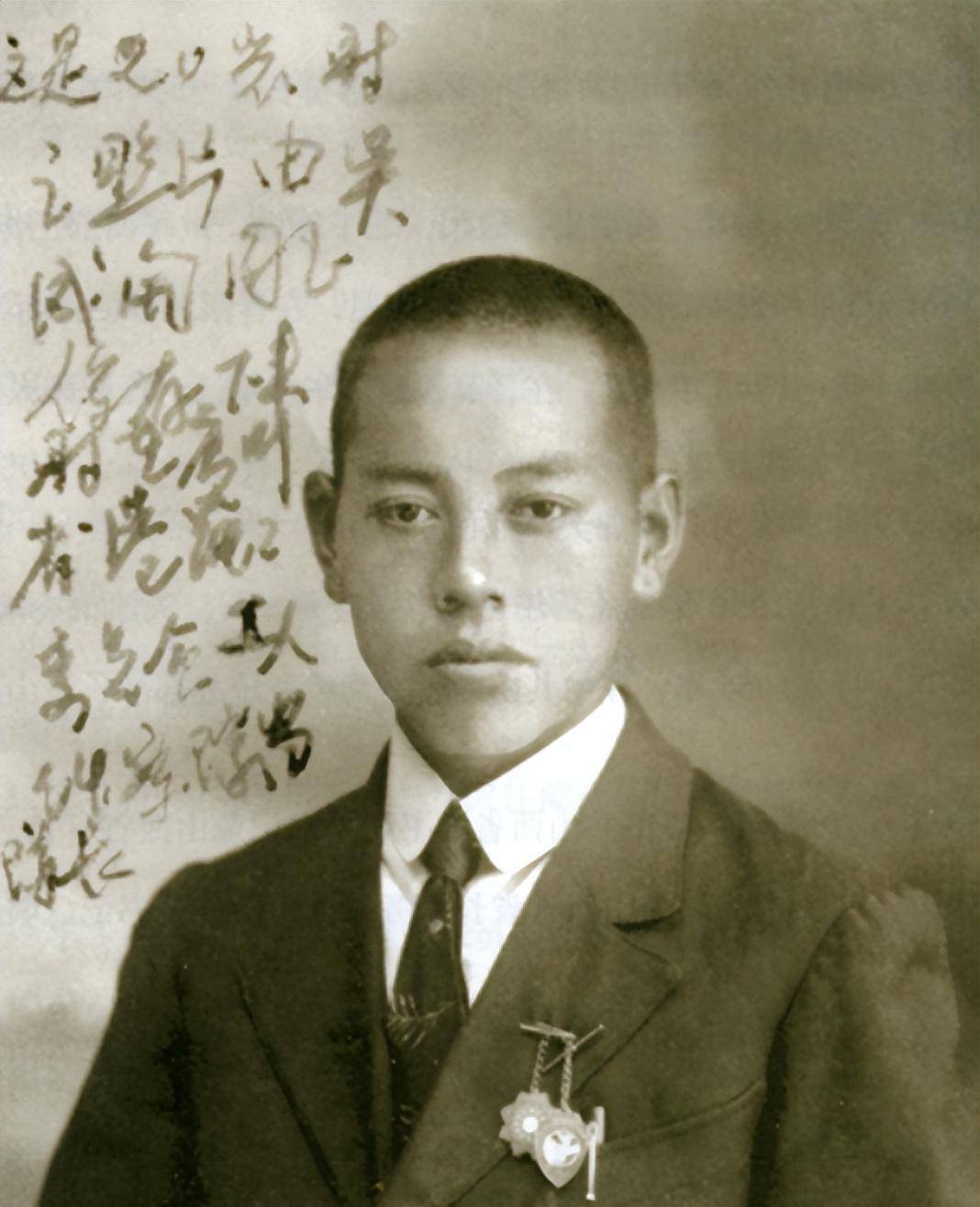 他是原山西省委书记兼省长,曾任八路军副总参谋长,活到了63岁