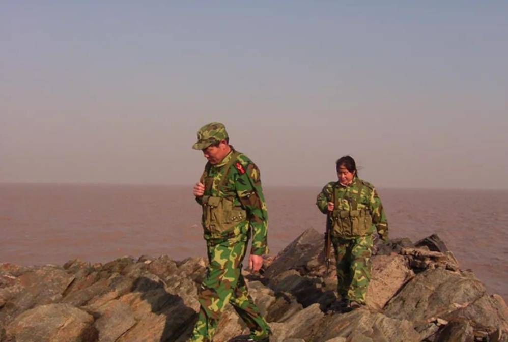 他和妻子孤守无人岛32年,年薪只有5000块,58岁去世被称时代楷模