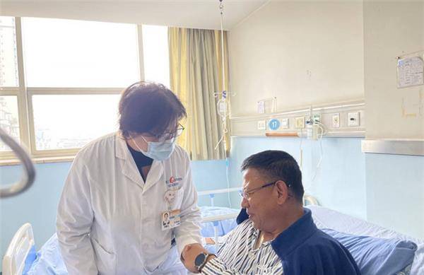 对越战争老兵:体内存留7枚弹片长达37年,取出后,含泪回忆战友_杨雄峰