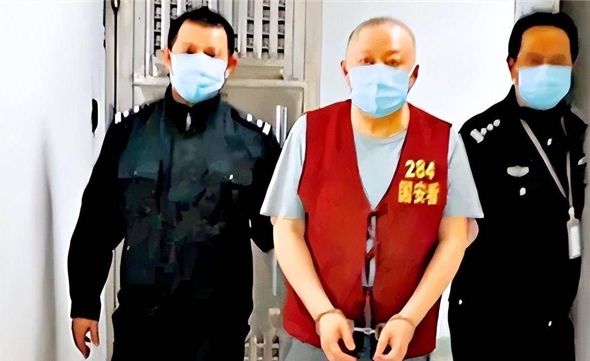 李亨利:吃中国饭,砸中国锅,潜伏伪装30多年,起底"两面人"