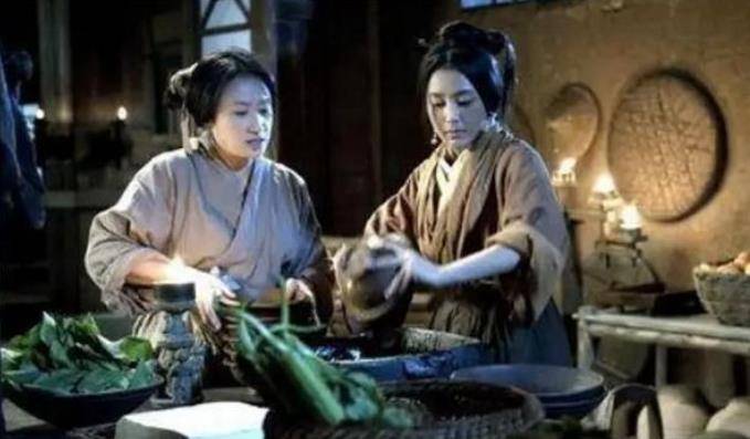 老祖宗:"女人指头短,不缺吃和穿",是指哪根手指?有点道理