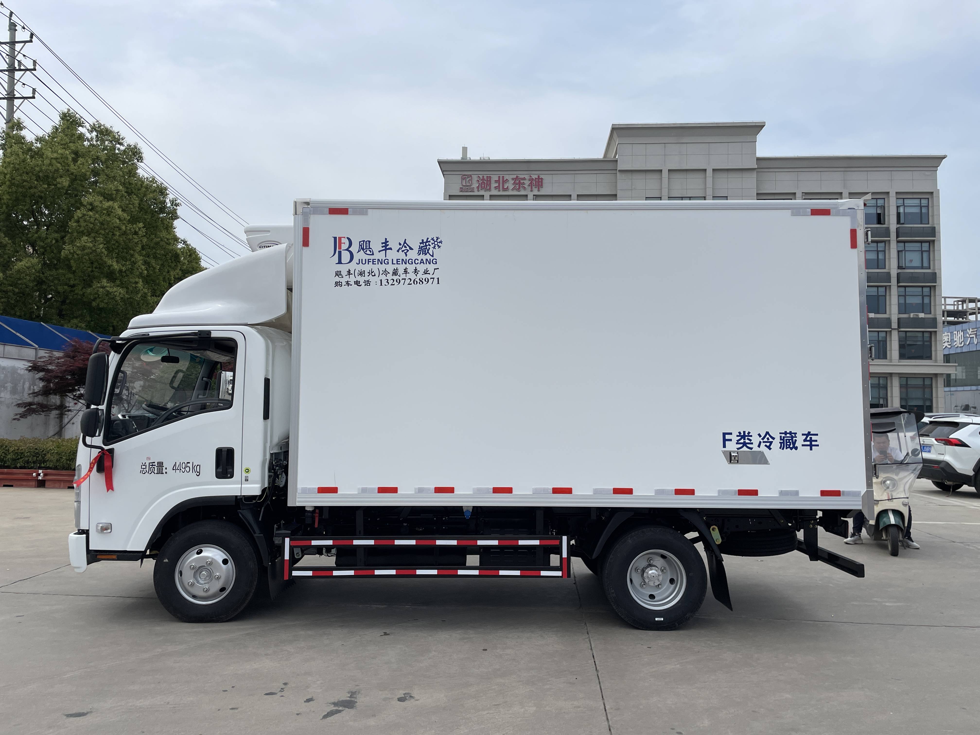 4米2庆铃五十铃kv100冷藏车