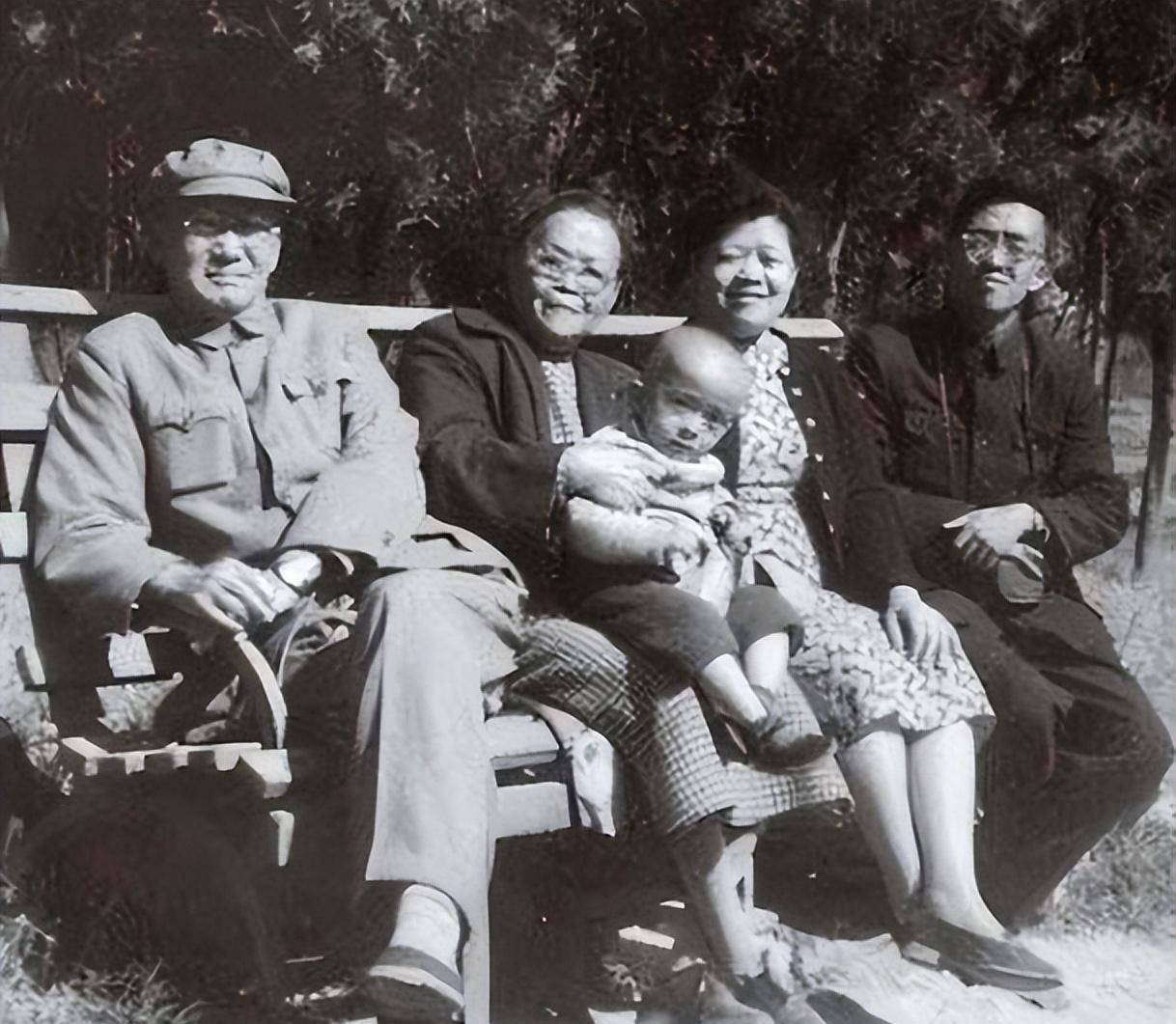 何在:大女儿副部级,其余女儿80年代后移居美国_蒋介石_张一真_国民党