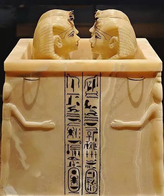 1923年,英国冒险家打开图坦卡蒙的陵墓,然后,法老咒语应验了