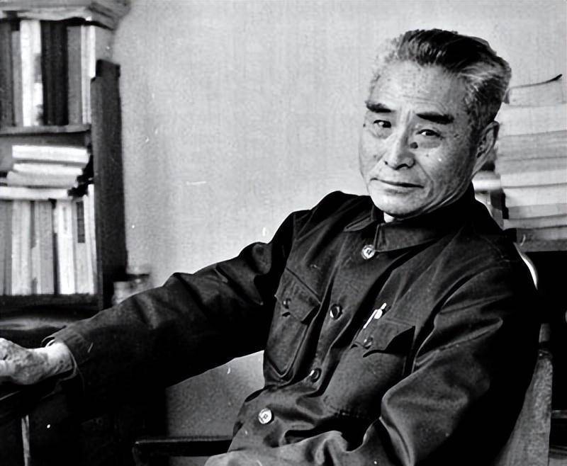 75年黄维被特赦,宴会上偶遇老熟人李仙洲:你这家伙咋这么能活?