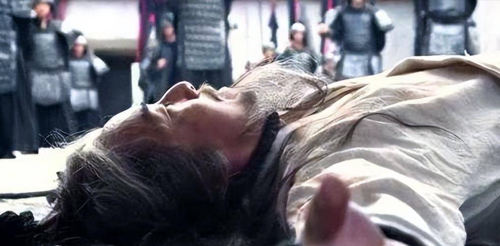 李斯和他的儿子在在云阳街市腰斩遭受了他自己所定的所谓"五刑"的刑罚