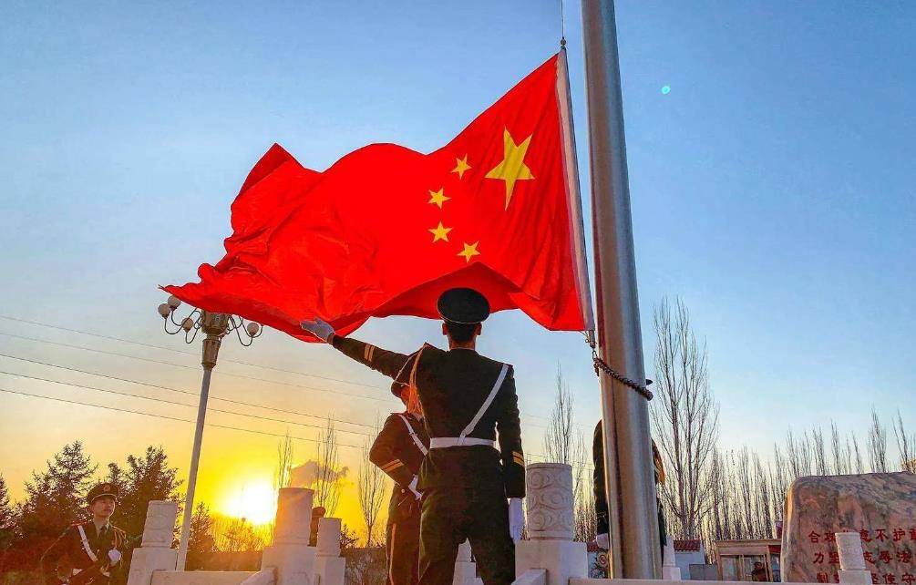 飘扬中国国旗卡通图片图片