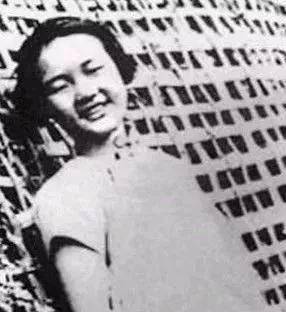 18岁告别新婚丈夫潜入军统,蒙上叛徒骂名,38年后还她清白_张露萍_敌人