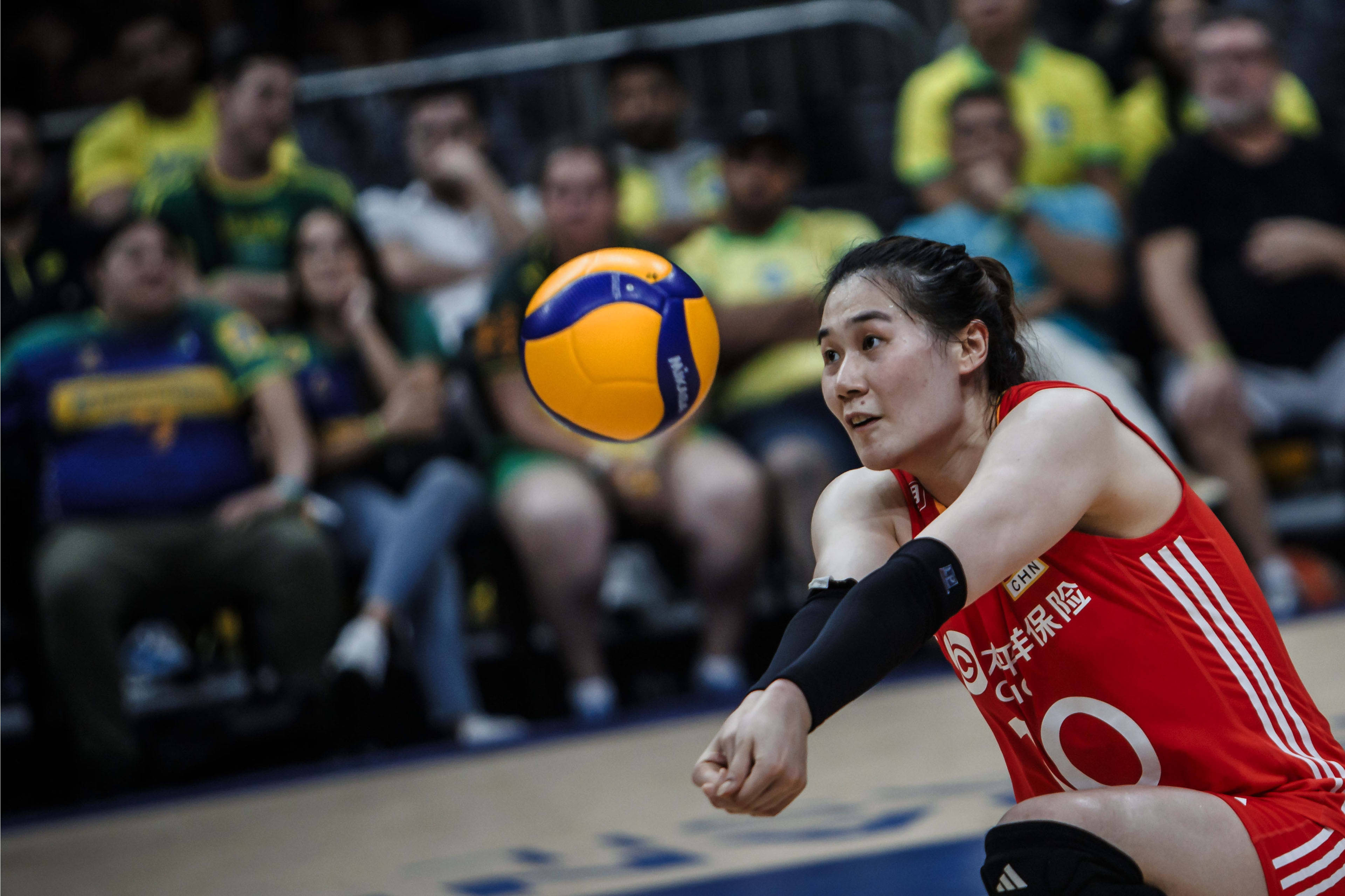 强攻对轰:李盈莹压力大,加拿大拥有范赖克,格雷两门重炮.