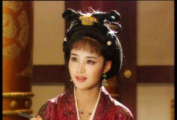 多次在武则天身边死里逃生的上官婉儿,为何终被唐玄宗杀?活该