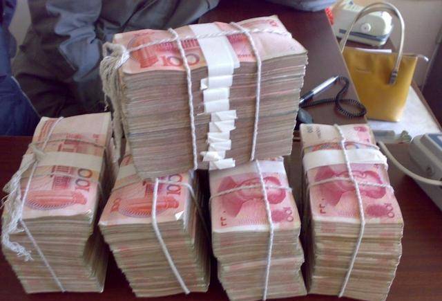 2011年,警察在河南农村夫妻床底搜出8000万现金,真相令人吃惊