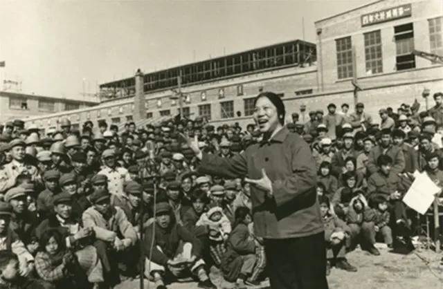 不走穴不商演的演员 用15亿元捐赠军队一架飞机_常香玉_剧社_义演