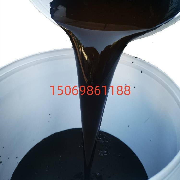 以微滴状态分散于含有乳化剂一稳定剂的水中,形成水包油型的沥青乳液