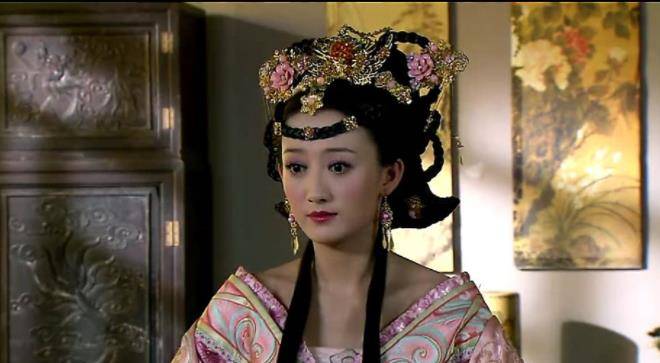 慧眼识英雄!她是千金小姐却对穷小子倾心相许,多年后他当了皇帝