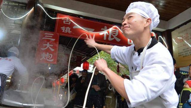 当初爆红的拉面哥,抛弃老板干主播,娶土豪女粉丝,结局如何?