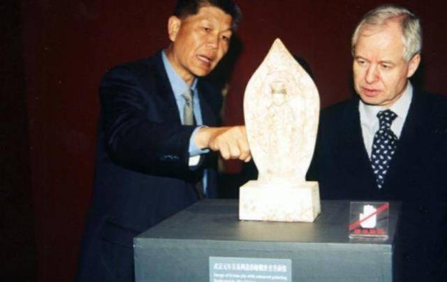 贺平和邓榕谈恋爱后,贺彪叮嘱道:她爸爸是好人,你要照顾好她