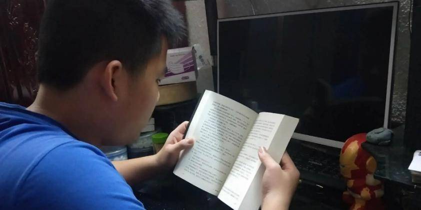 2006年27岁公务员写一本书,狂赚4100万,妻子:他太老实从没想到