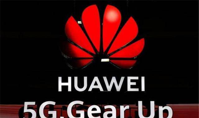 21年前,启功为华为题了一副字,不歪不颤,美不胜收