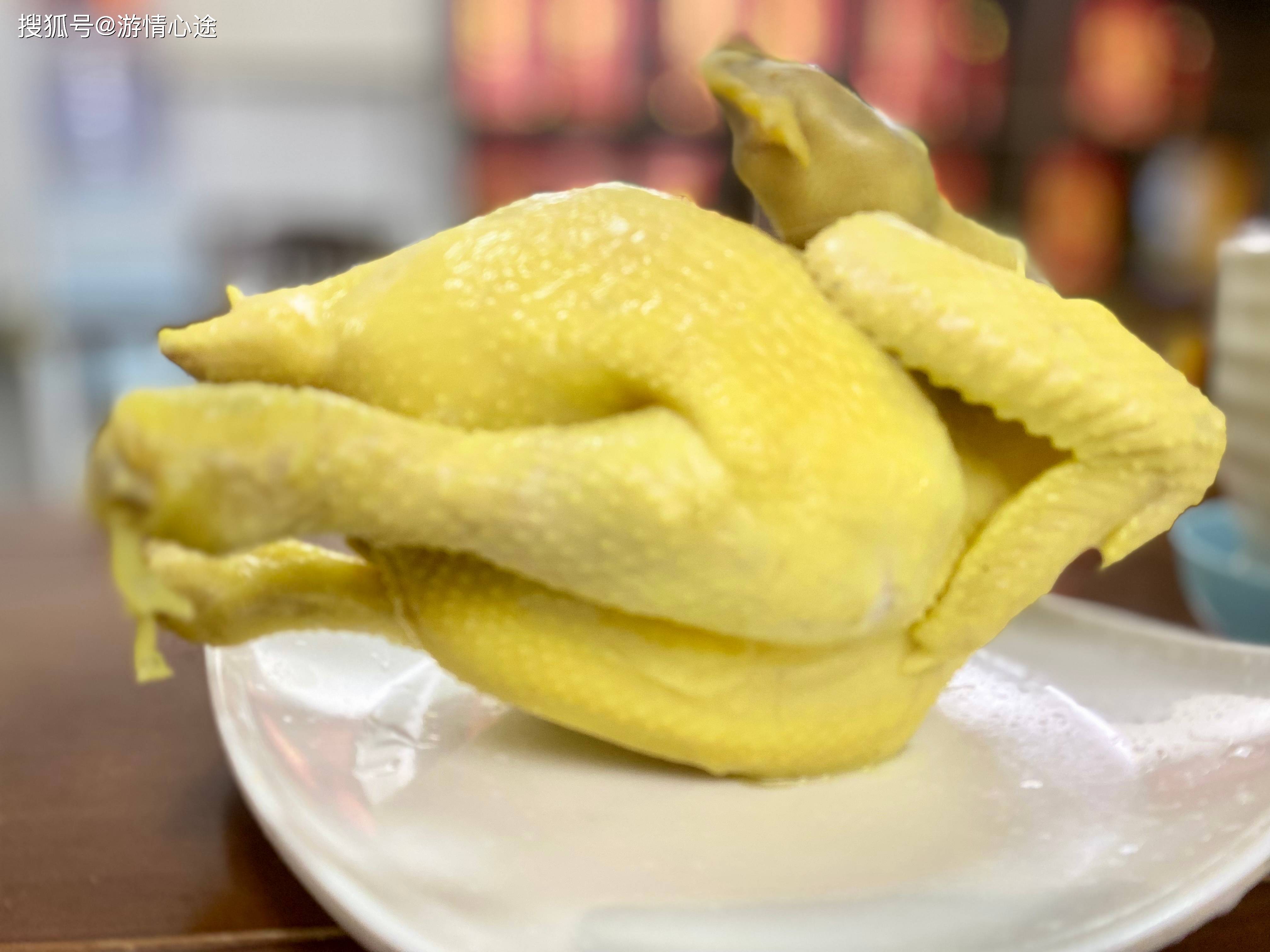 这道菜以其香醇可口,肉质鲜嫩多汁的特点而闻名,味道更是香醇可口.