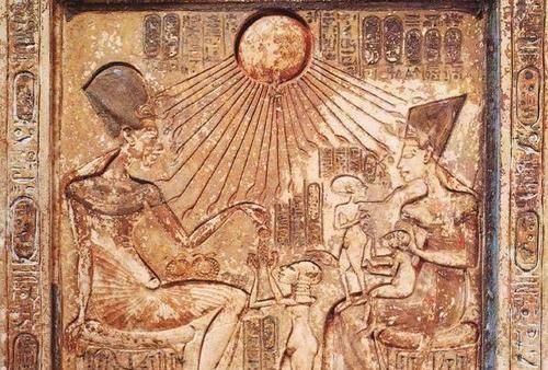 埃赫那吞怎样当上国王?家族背景如何?被称为宗教改革的先驱?