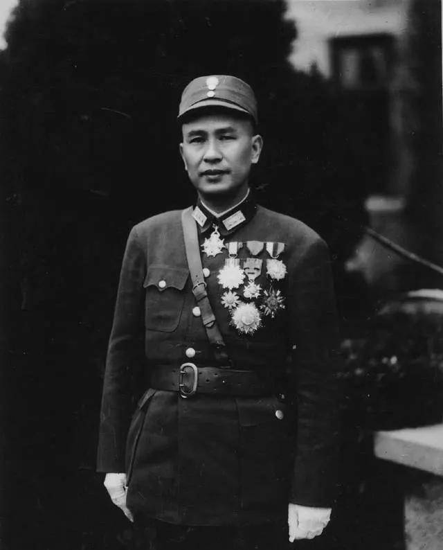 白崇禧而另两名强奸犯查大钧和袁尚志在汉口地方法院