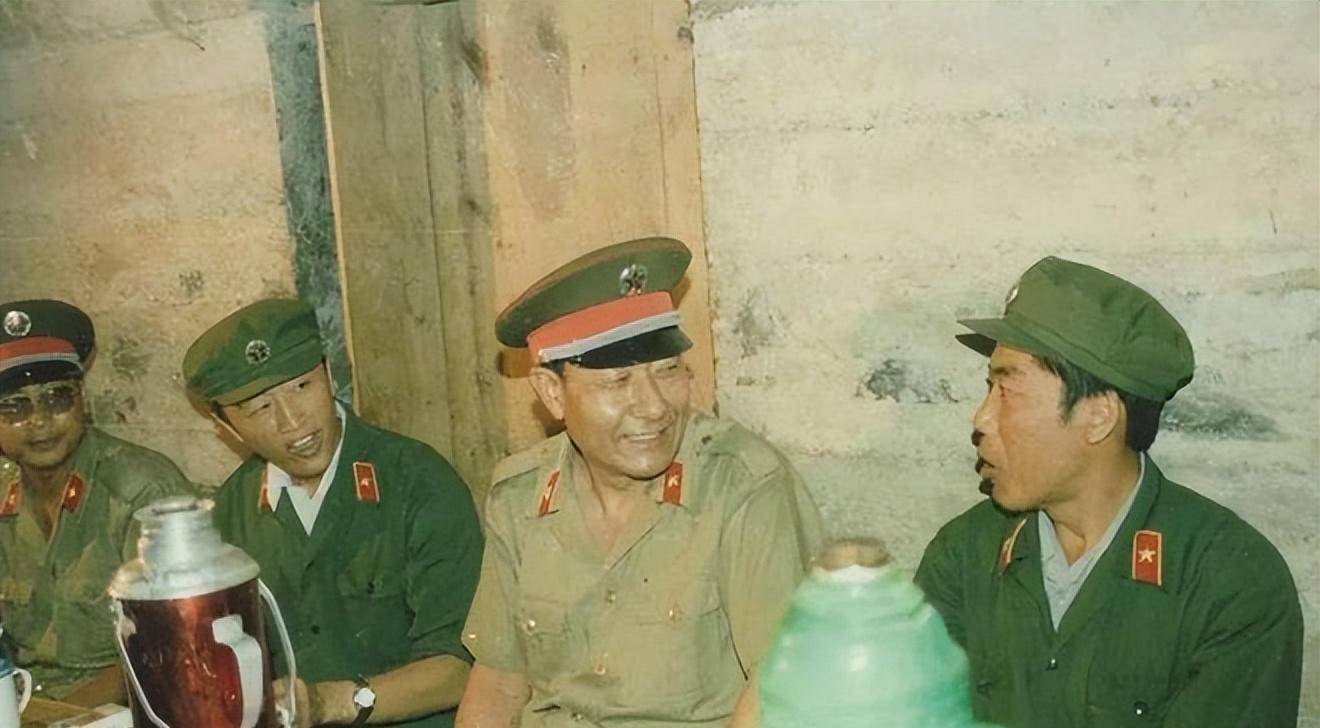 他被破格提拔,由军长晋升为副总参谋长,1994年晋升为上将_徐惠滋_我军