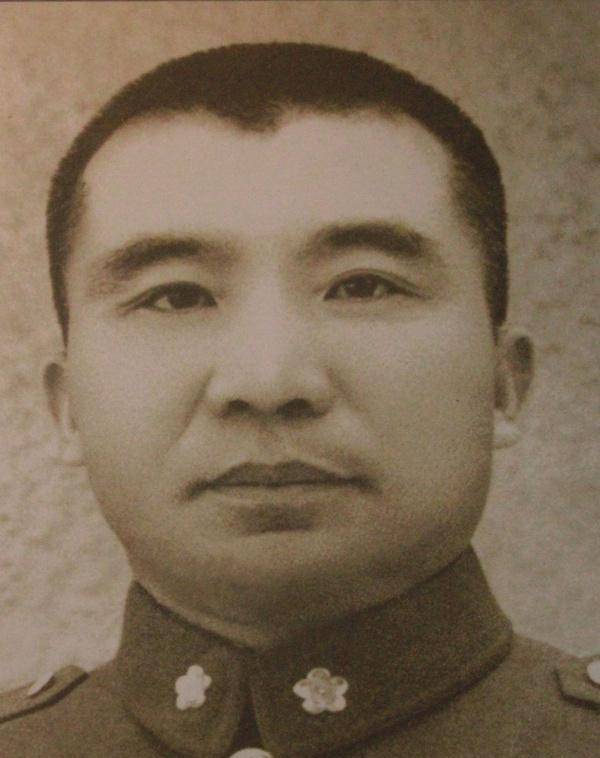 王耀武大叫一声昏倒在功德林里,沈醉:他的夫人与副官背叛了他