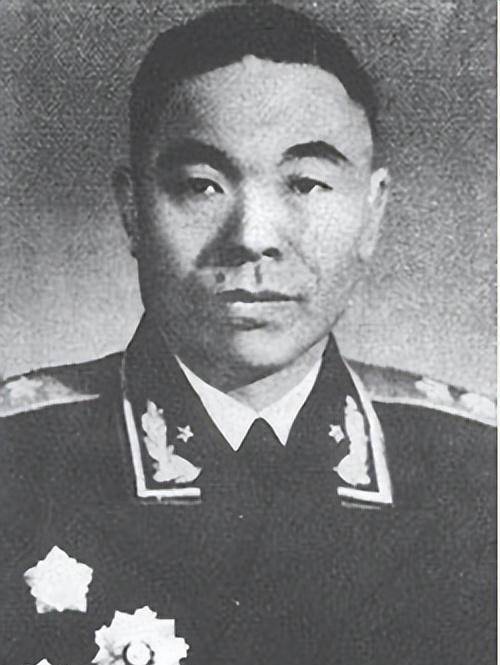 60军起义后,萧劲光拍板"不能缴枪",曾泽生不由敬佩:大将风度