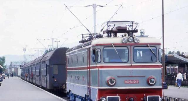 回顾罗马尼亚6g1型电力机车的故事:达契亚机车,如流星一闪而过